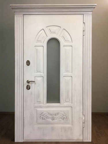 С карнизом и окном С карнизом и окном